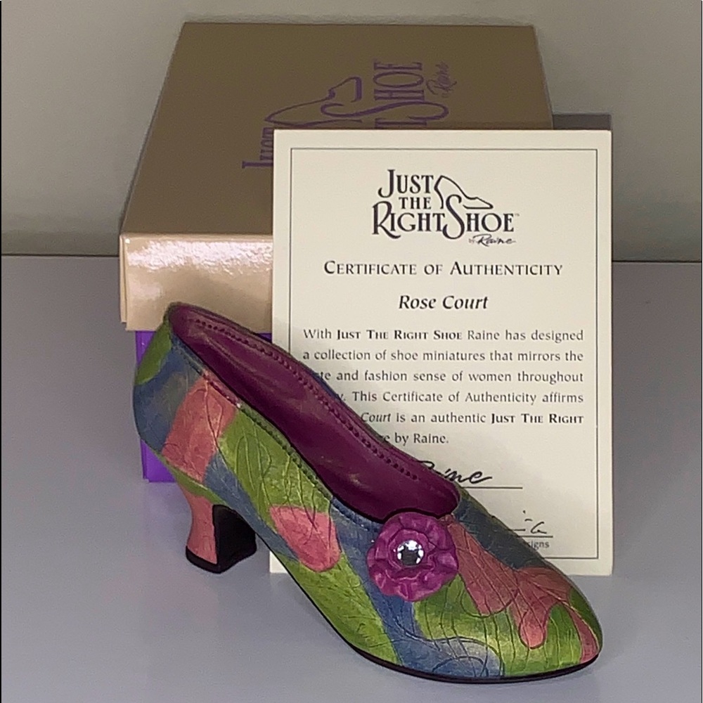 Just the Right Shoe Rose Court